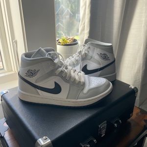 Size 7.5 - Jordan 1 Mid Gray Fog 2021